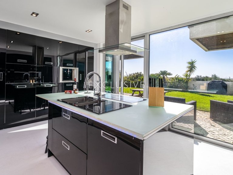 Villa for Sale in Palmares, Algarve 8