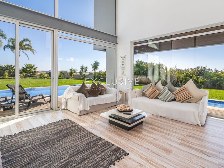 Villa for Sale in Palmares, Algarve 9