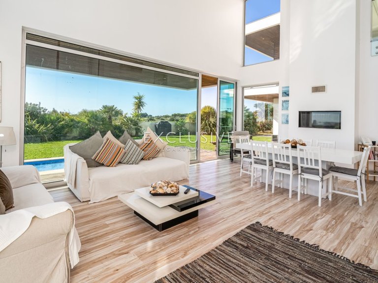 Villa for Sale in Palmares, Algarve 10