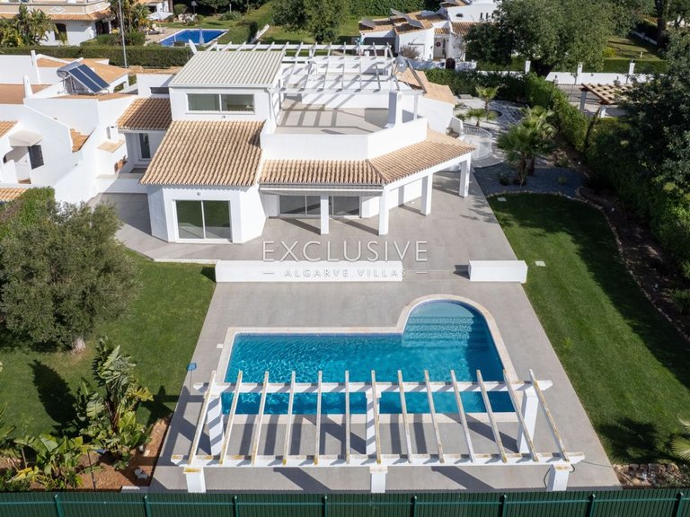 Villa for Sale in Vilamoura, Algarve 3