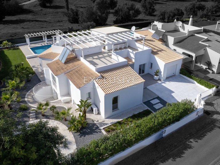Villa for Sale in Vilamoura, Algarve 4