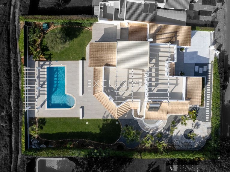 Villa for Sale in Vilamoura, Algarve 35
