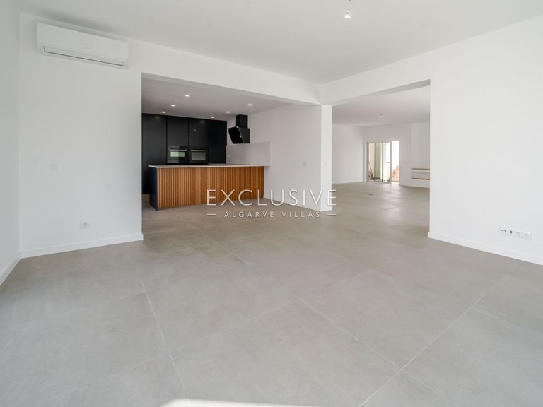 Villa for Sale in Vilamoura, Algarve 8