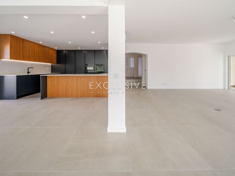 Villa for Sale in Vilamoura, Algarve 10