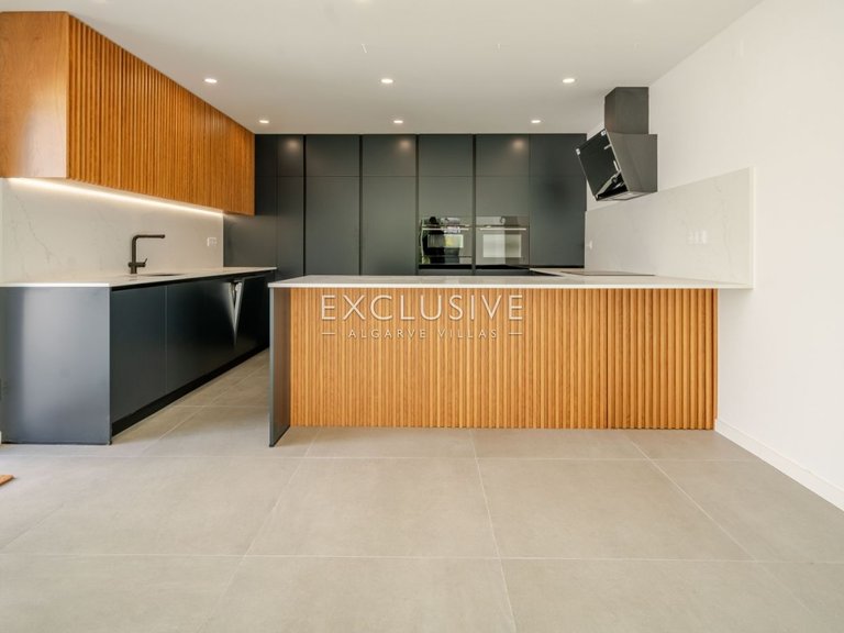 Villa for Sale in Vilamoura, Algarve 11