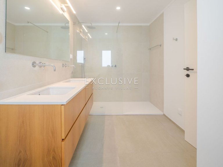 Villa for Sale in Vilamoura, Algarve 19