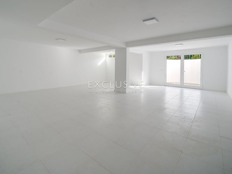 Villa for Sale in Vilamoura, Algarve 25