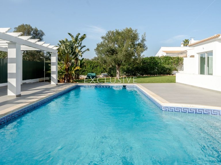 Villa for Sale in Vilamoura, Algarve 26