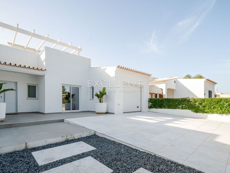 Villa for Sale in Vilamoura, Algarve 5