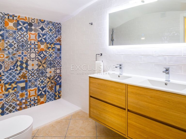 Villa for Sale in Carvoeiro, Algarve 19
