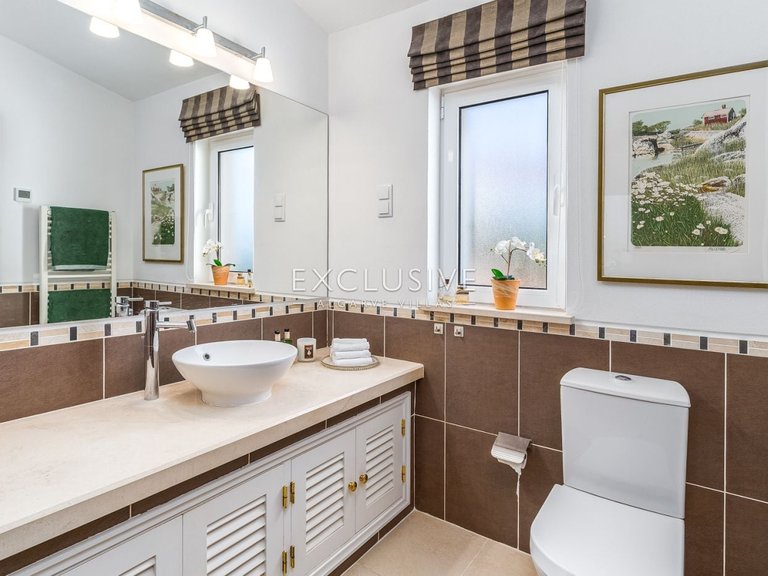 Villa for Sale in Praia Da Luz, Algarve 16