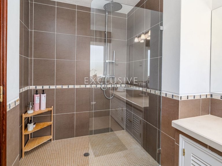 Villa for Sale in Praia Da Luz, Algarve 15