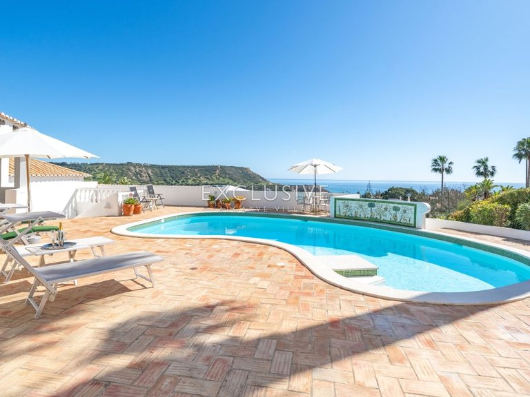 Villa for Sale in Praia Da Luz, Algarve 1
