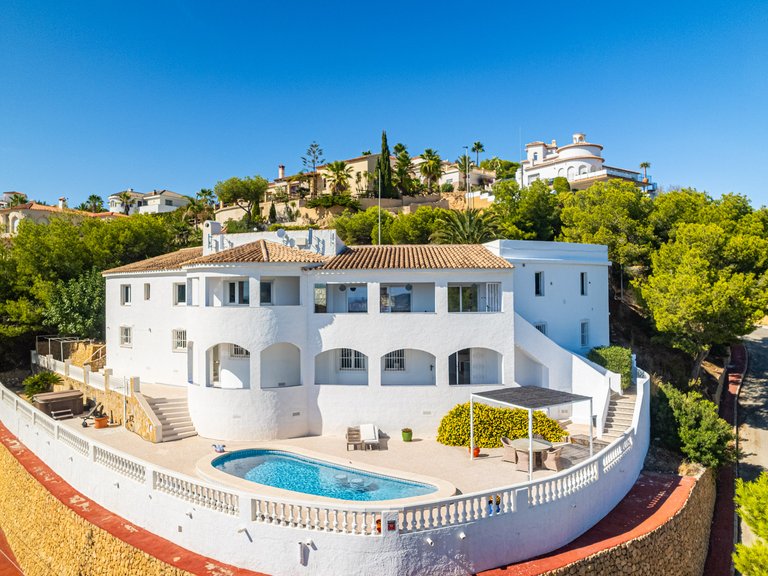 Villa for Sale in Costa Blanca Alfas Del Pi, Alicante 1