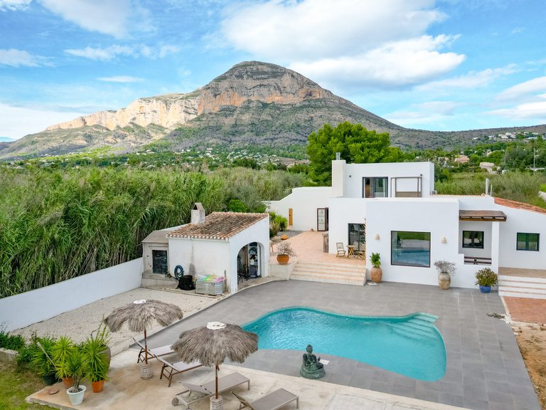 Villa for Sale in Costa Blanca Javea, Alicante 2