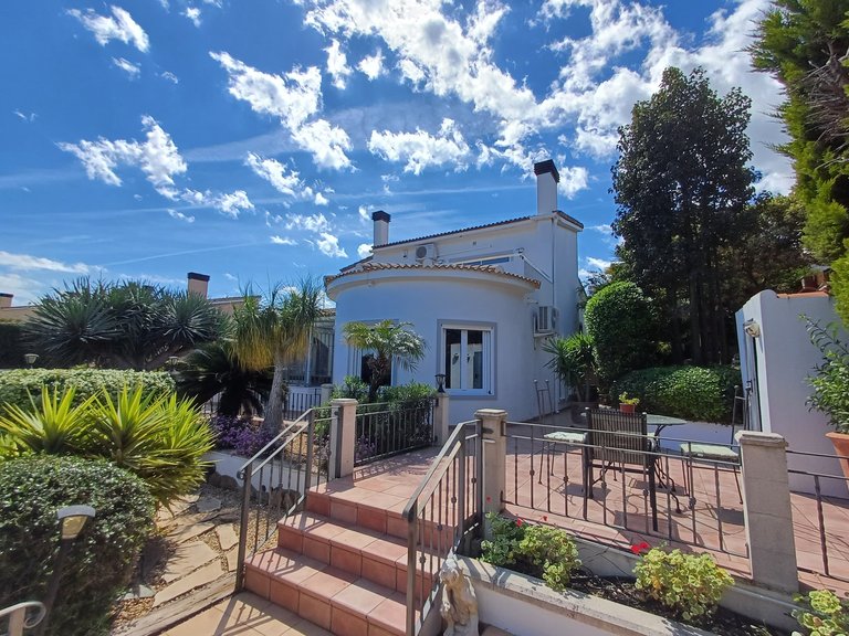 Villa for Sale in Inland Gata De Gorgos, Alicante 1