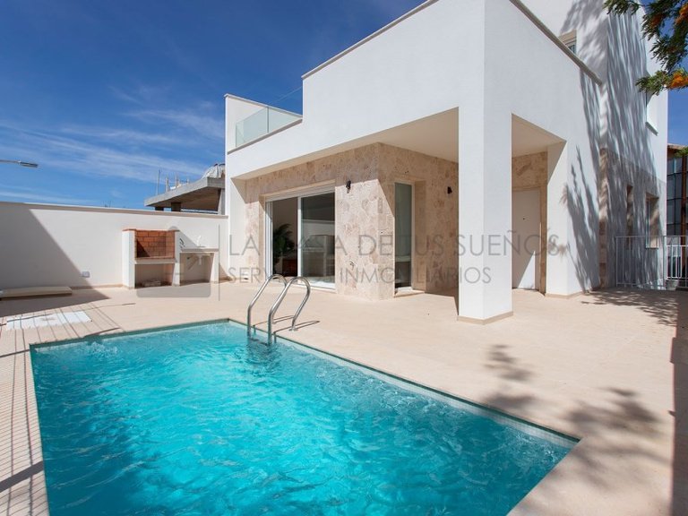 Villa for Sale in Hondón De Las Nieves, Alicante 1