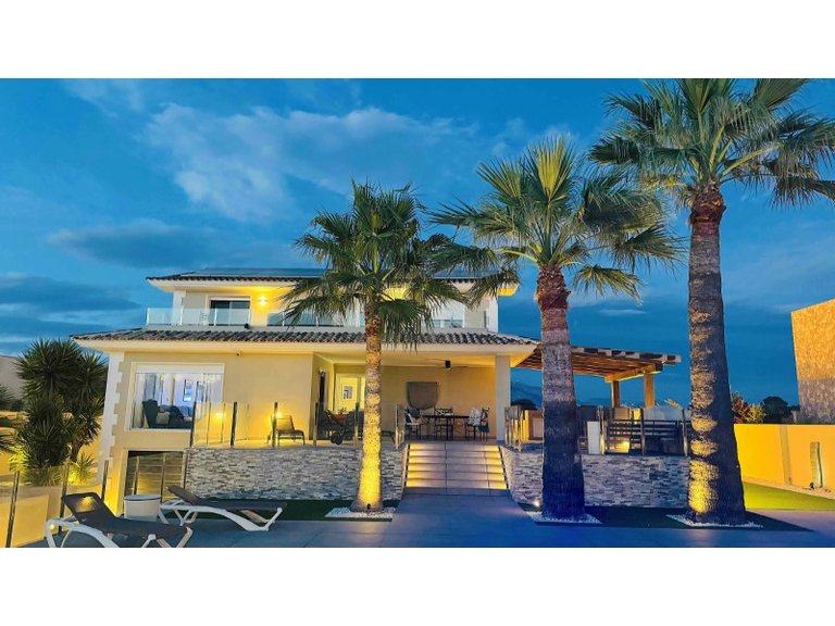 Villa for Sale in Costa Blanca Alfas Del Pi, Alicante 3