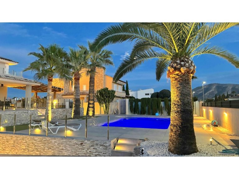 Villa for Sale in Costa Blanca Alfas Del Pi, Alicante 13