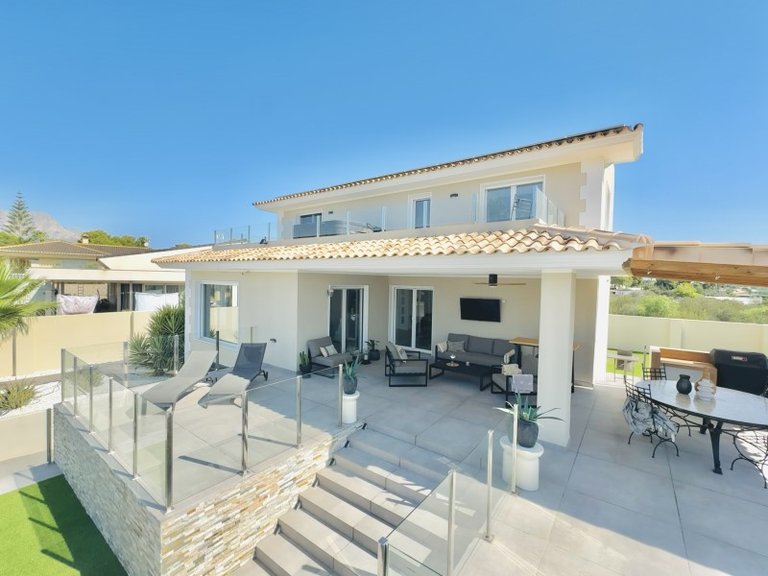Villa for Sale in Costa Blanca Alfas Del Pi, Alicante 1