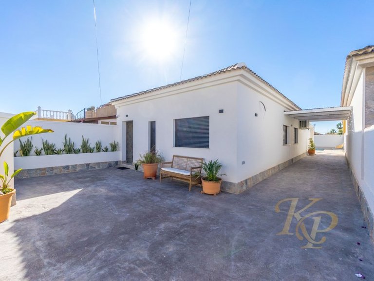 Villa for Sale in Costa Blanca Torrevieja, Alicante 5