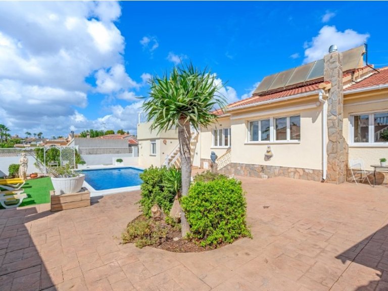 Villa for Sale in Inland Rojales, Alicante 1