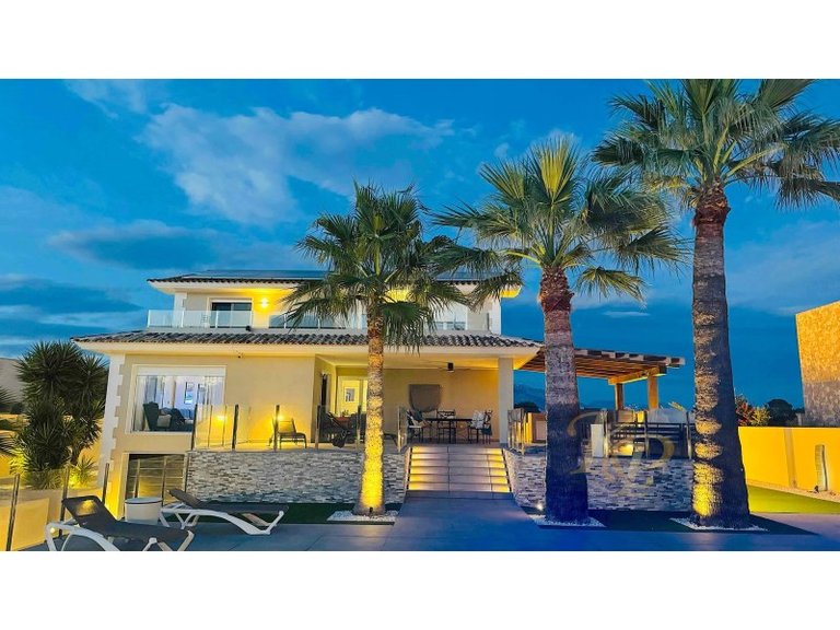 Villa for Sale in Costa Blanca Alfas Del Pi, Alicante 2