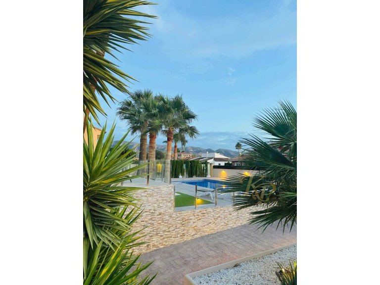 Villa for Sale in Costa Blanca Alfas Del Pi, Alicante 21