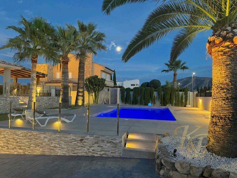 Villa for Sale in Costa Blanca Alfas Del Pi, Alicante 3