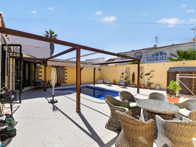 Villa for Sale in Torrevieja, Alicante 1