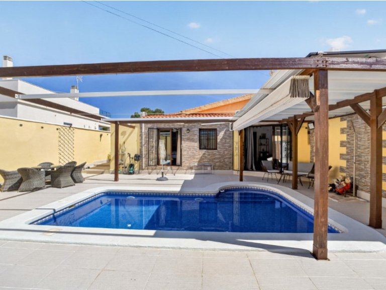 Villa for Sale in Torrevieja, Alicante 2