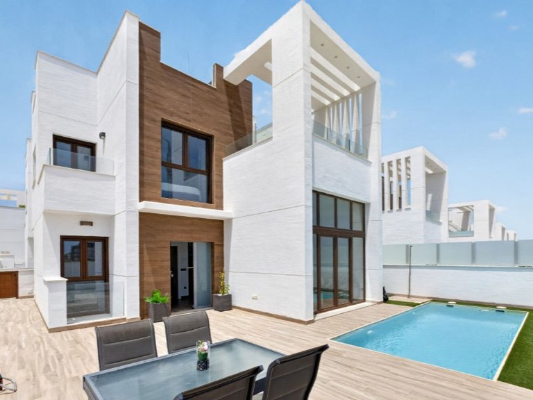Villa for Sale in Torrevieja, Alicante 1