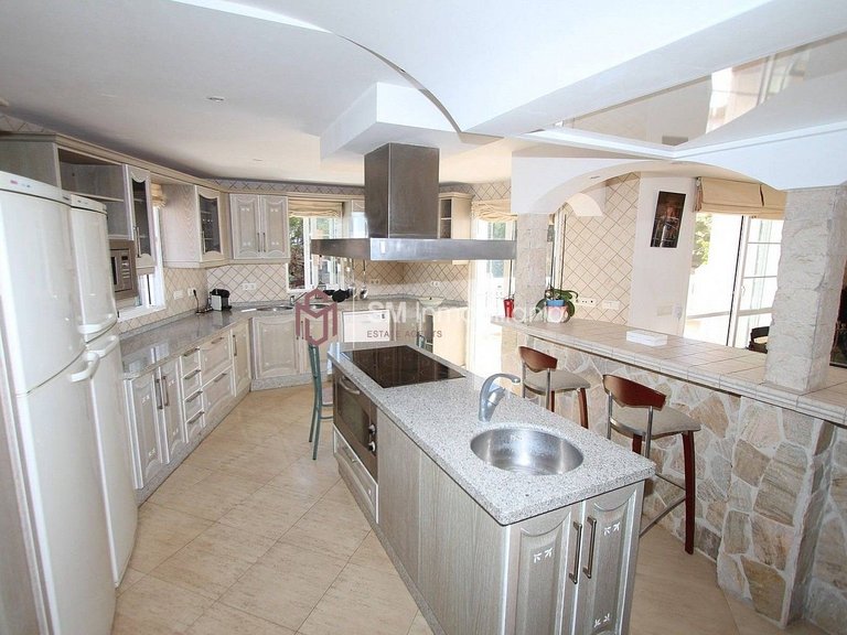 Villa for Sale in Avda Pescia - Ctra de Frigiliana, Nerja, Malaga 7