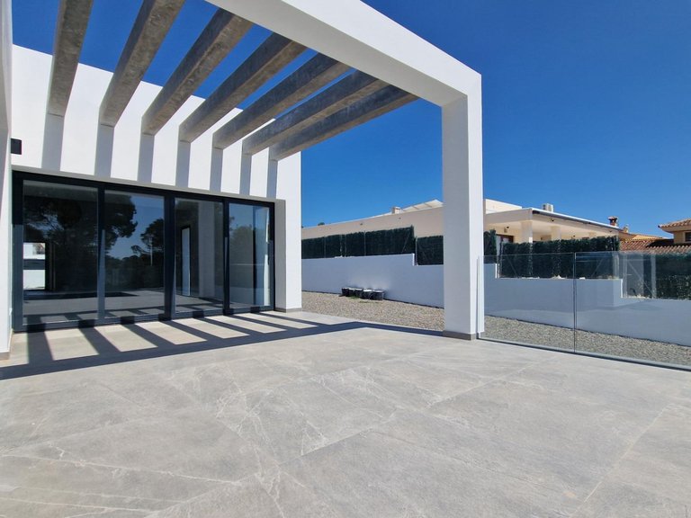 Villa for Sale in La Nucía, Alicante 3