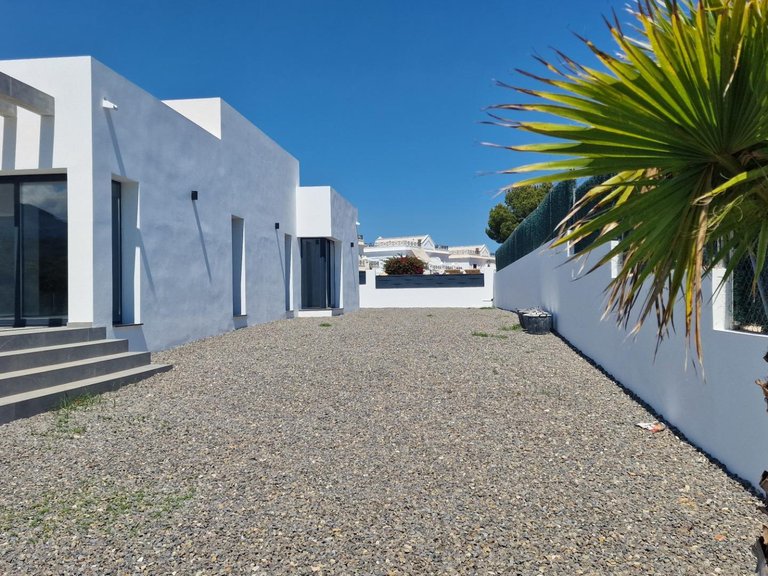 Villa for Sale in La Nucía, Alicante 7