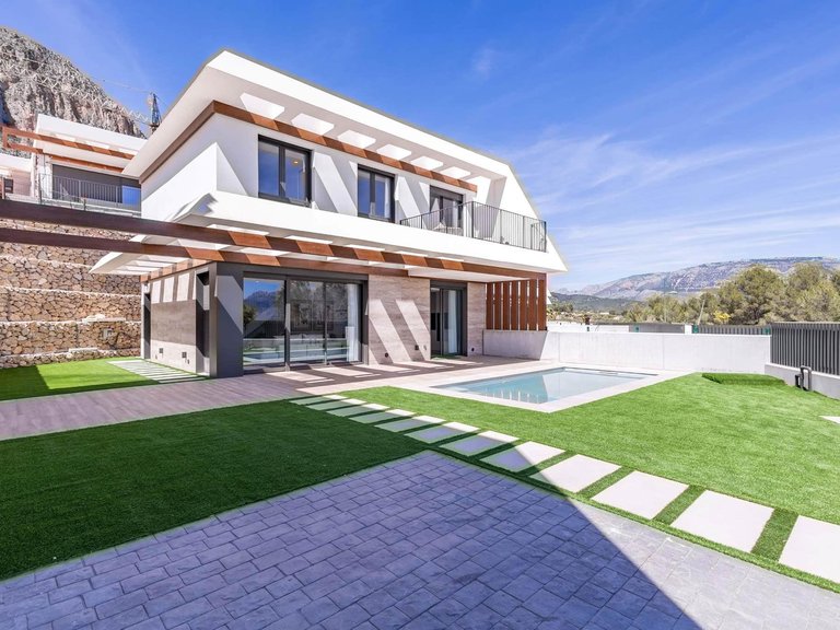 Villa for Sale in Polop, Alicante 1
