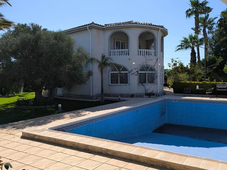 Villa for Sale in Costa Blanca Torrevieja, Alicante 4