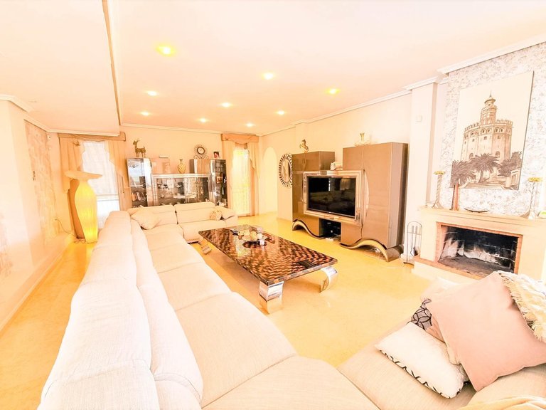 Villa for Sale in Costa Blanca Torrevieja, Alicante 4