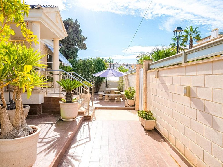 Villa for Sale in Costa Blanca Torrevieja, Alicante 42