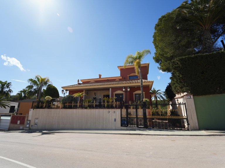 Villa for Sale in Costa Blanca Orihuela Costa, Alicante 1
