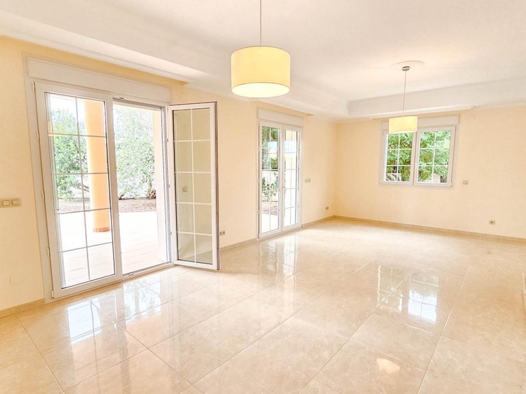 Villa for Sale in Costa Blanca Cabo Roig, Alicante 2