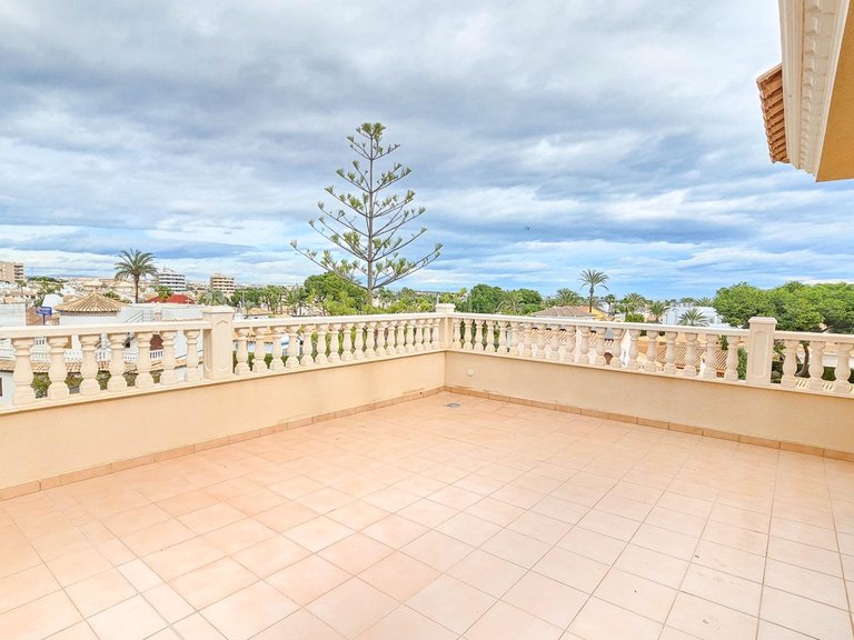 Villa for Sale in Costa Blanca Cabo Roig, Alicante 34