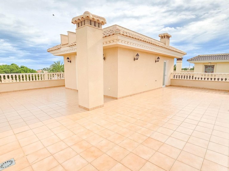 Villa for Sale in Costa Blanca Cabo Roig, Alicante 35