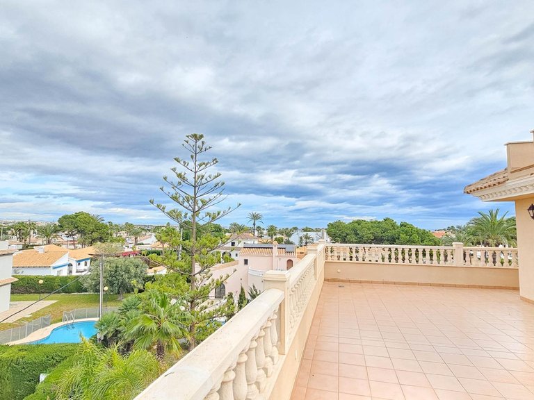 Villa for Sale in Costa Blanca Cabo Roig, Alicante 37