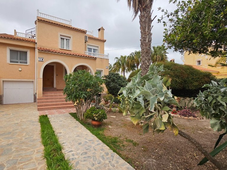Villa for Sale in Costa Blanca Torrevieja, Alicante 2