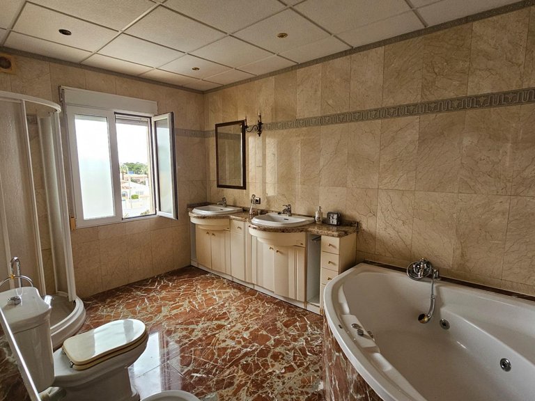 Villa for Sale in Costa Blanca Torrevieja, Alicante 26