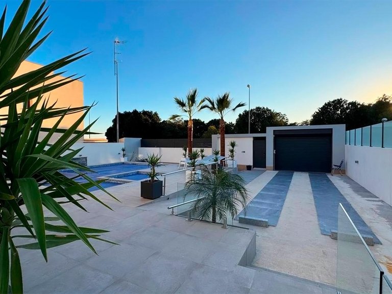 Villa for Sale in Inland Rojales, Alicante 4