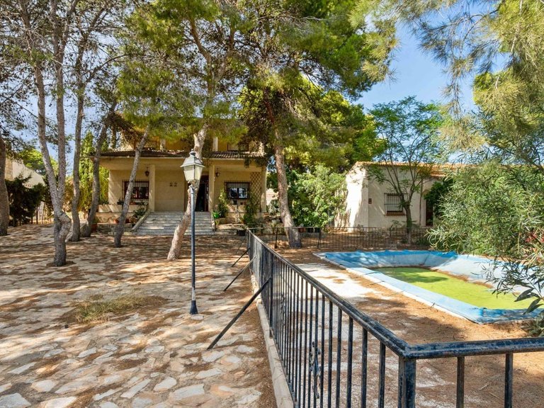 Villa for Sale in Costa Blanca Torrevieja, Alicante 2