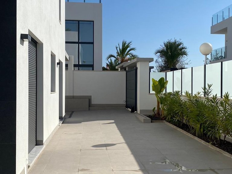 Villa for Sale in Costa Blanca Torrevieja, Alicante 16