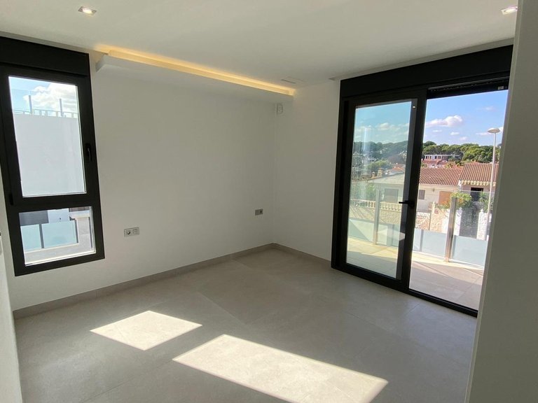 Villa for Sale in Costa Blanca Torrevieja, Alicante 37